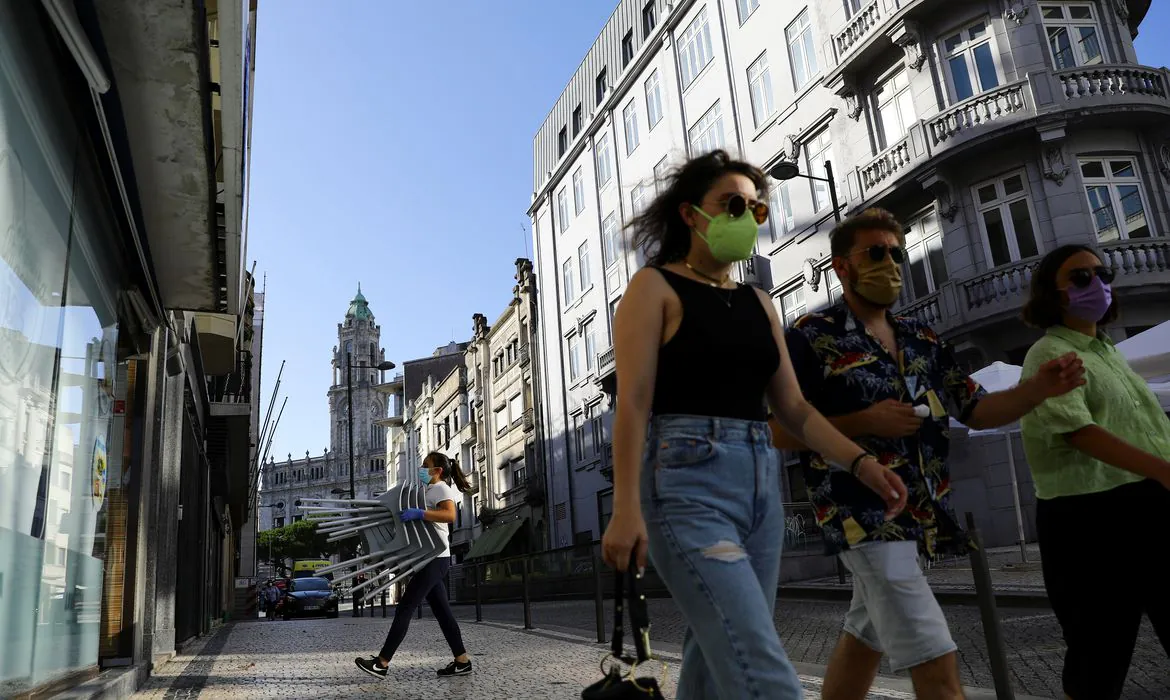 Portugal restabelece restrições contra covid-19 com alta de casos