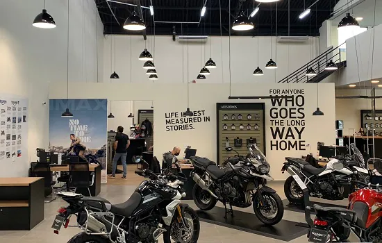 Triumph inaugura concessionária em São Paulo com seu novo padrão visual