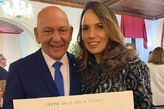 Luciano Hang recebe título raro italiano e homenagem da Alesc