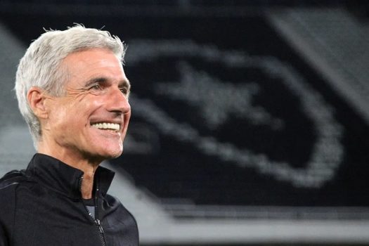 Santos FC mira Luís Castro como novo técnico