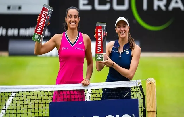 Luisa Stefani e Caroline Garcia são campeãs do WTA 500 de Berlim; Alcaraz volta ao top 1