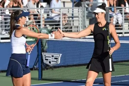 Luisa Stefani sofre com irregularidade e é eliminada do US Open por campeãs de 2020