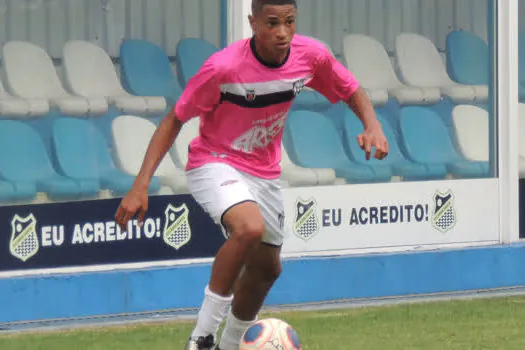 Luiz Fernando celebra estreia no profissional