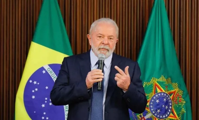 Lula agora admite concorrer à reeleição em 2026