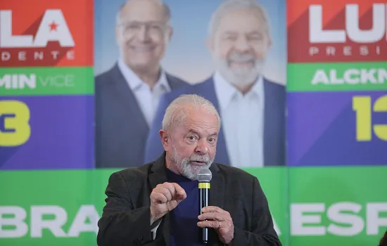 Lula quer governo com menos PT