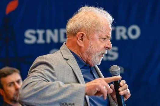 Lula retorna a São Paulo após dias na Bahia e vai integrar processo de transição