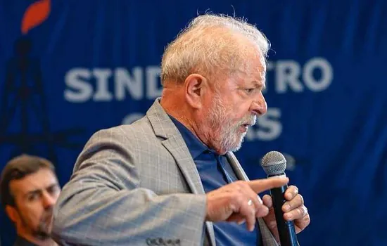 Lula retorna a São Paulo após dias na Bahia e vai integrar processo de transição