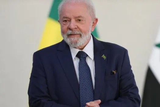 Lula e Padilha desistem de participar de evento da Caixa