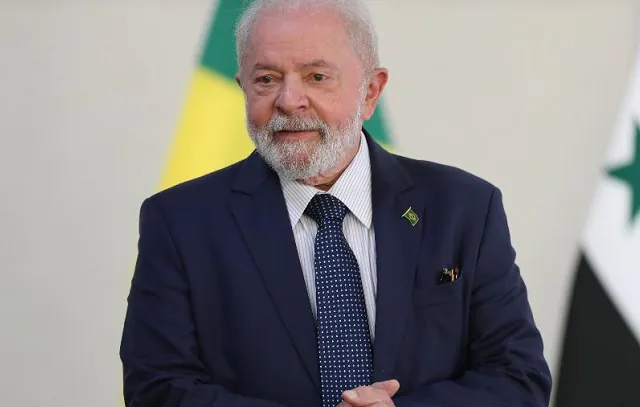 Lula e Padilha desistem de participar de evento da Caixa