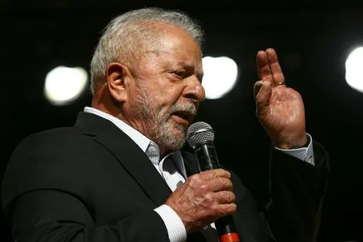 Quanto mais o tempo passa, mais fica caro aprovar projetos no Congresso, diz Lula