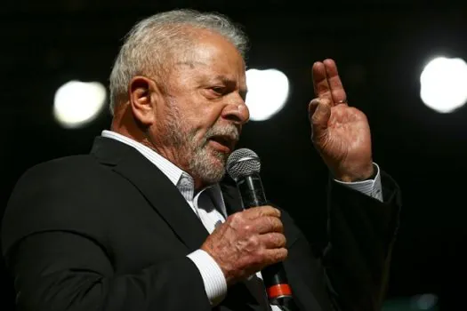 Lula diz que terá que fazer varredura no Palácio da Alvorada antes de se mudar