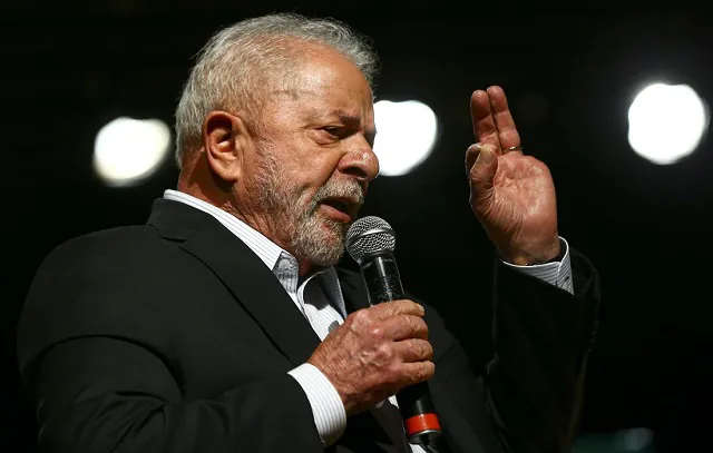 Lula diz que terá que fazer varredura no Palácio da Alvorada antes de se mudar