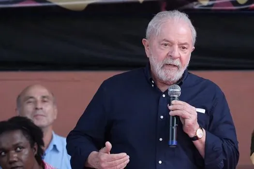 Lula defende peça do PT que associa Bolsonaro a canibalismo