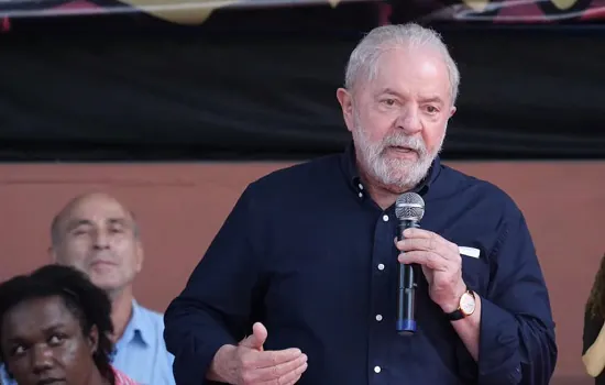 Lula defende peça do PT que associa Bolsonaro a canibalismo