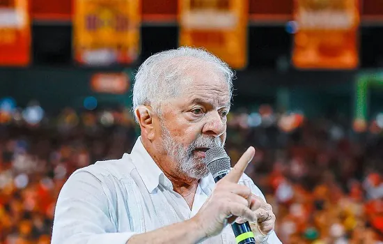 Lula promete discutir novo PAC e fala em retorno do Minha Casa Minha Vida