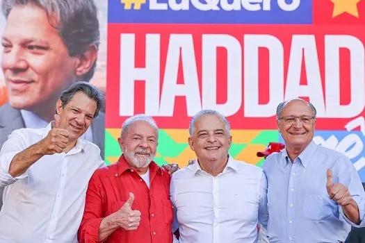 Em Diadema, Lula comemora união para cuidar do povo brasileiro