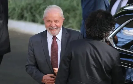 Lula chega ao CCBB para reunião com parlamentares