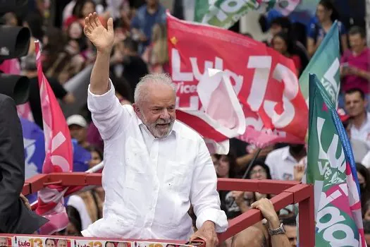 Em Salvador, Lula inicia giro pelo Nordeste para ampliar votação na região