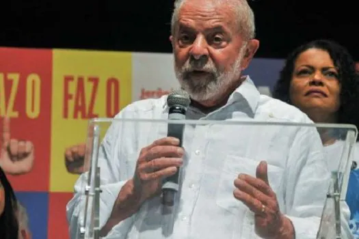 Lula diz que mulher não é ‘objeto de cama e mesa’ ao defender igualdade salarial