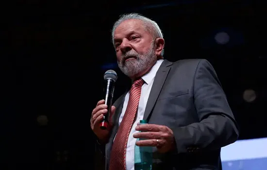 Lula diz que Bolsonaro usa nome de Deus em vão e ‘tira proveito da religião’