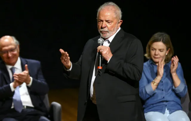 Lula deve anunciar mulheres para ministérios com verbas robustas