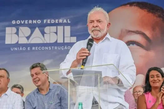 Lula viaja à Bahia para passar carnaval na praia