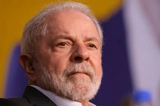 Lula defende que bancos públicos sejam enquadrados e reduzam lucro