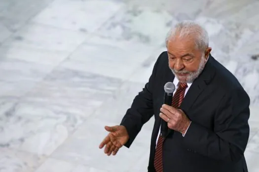 “É preciso colocar o rico no imposto de renda”, diz Lula