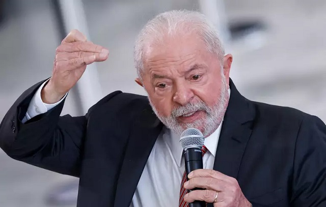 Lula inicia reunião com comandantes das Forças Armadas