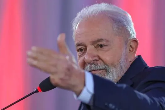 Lula cita lei de concessões para de novo defender a regulação da mídia