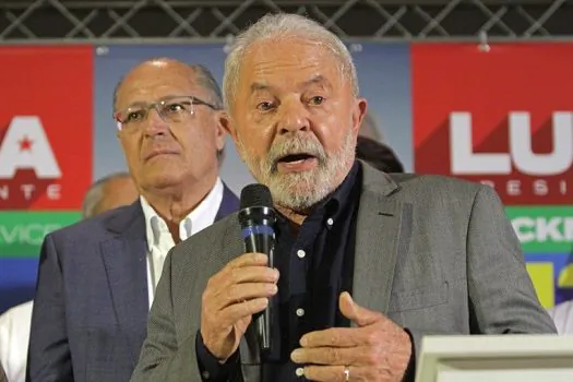 Lula diz não querer ‘vingança’ caso vença, mas Bolsonaro ‘terá de se explicar’