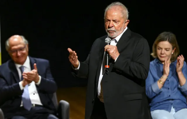 Lula: ‘acho que é a 1ª vez que um presidente começa a governar antes da posse’