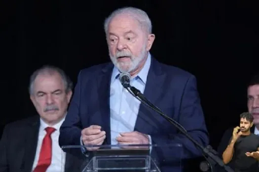 ‘Vamos contemplar quem ajudou’, diz Lula ao anunciar nomes do ministério