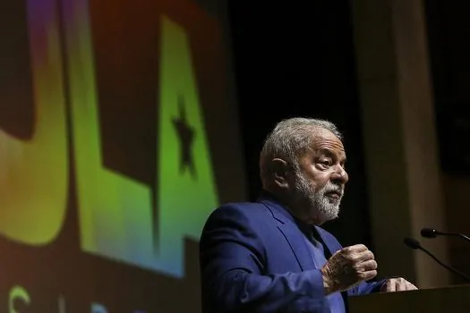 Gleisi confirma que Lula só viaja a Brasília na semana que vem