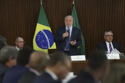 ‘Vamos ter que discutir questão do ICMS’, diz Lula a governadores