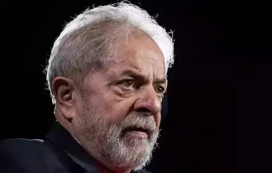 Juíza arquiva ação contra Lula no caso do tríplex