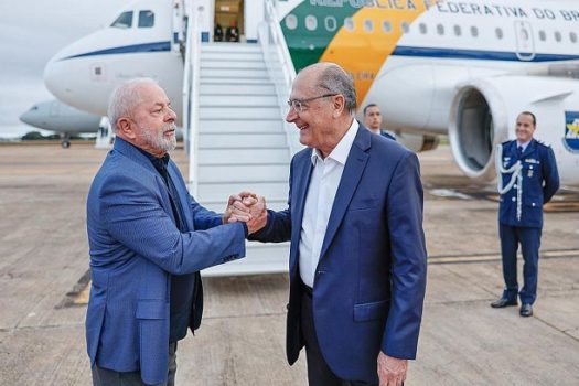 Lula embarca para China e Alckmin assume Presidência