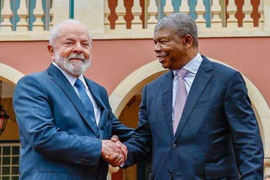 Brasil e Angola assinam sete acordos de cooperação durante visita de Lula a Luanda