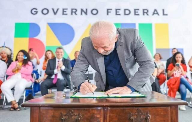 Lula edita decretos que restabelecem 8 conselhos do governo