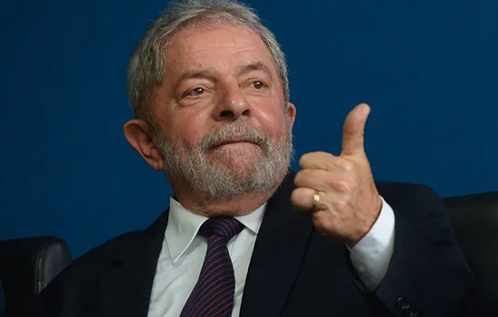 Lula admite que será candidato em 2022 em entrevista à revista francesa