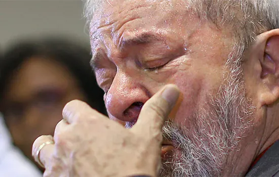 Parlamentares e líderes políticos desejam condolências a Lula por morte de neto