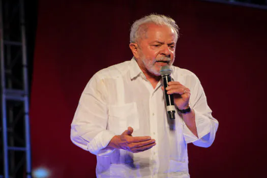 Com pneumonia leve, Lula adia viagem à China para domingo