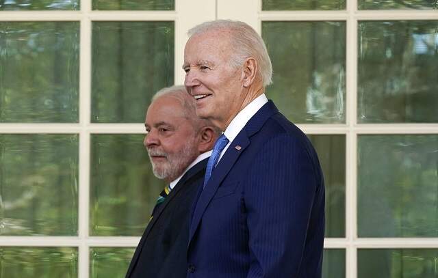 Lula conversa com Biden sobre mudança climática e geração de emprego