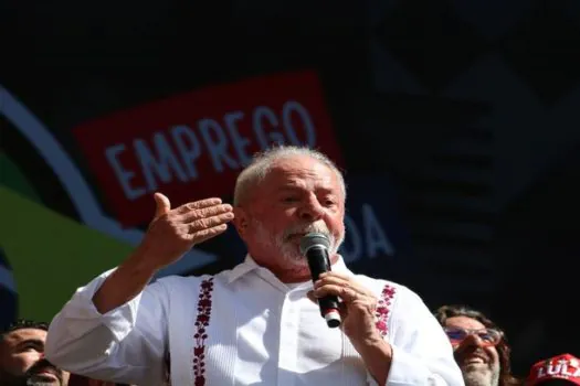 1º de maio, Lula critica juros e diz que governo estuda isentar IR da PLR dos trabalhado