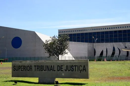 Lula indica dois ministros para o Superior Tribunal de Justiça