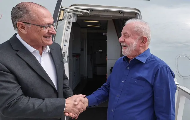 Lula e comitiva embarcam para os EUA para primeiro encontro com Biden