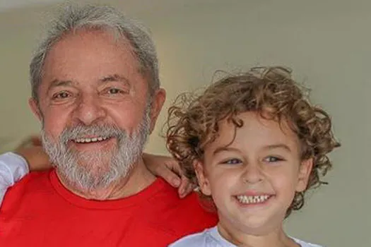 Morre um dos netos de Lula, que vai pedir autorização para ir ao sepultamento