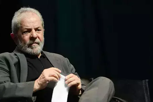 Comício de Lula em Curitiba é transmitido ao vivo nas redes