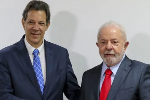 PT aproveita efeito Lula, cresce para 2024 e filia prefeitos até do PL