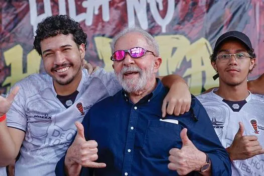 Em evento em Heliópolis, Lula pede que jovens tirem título de eleitor